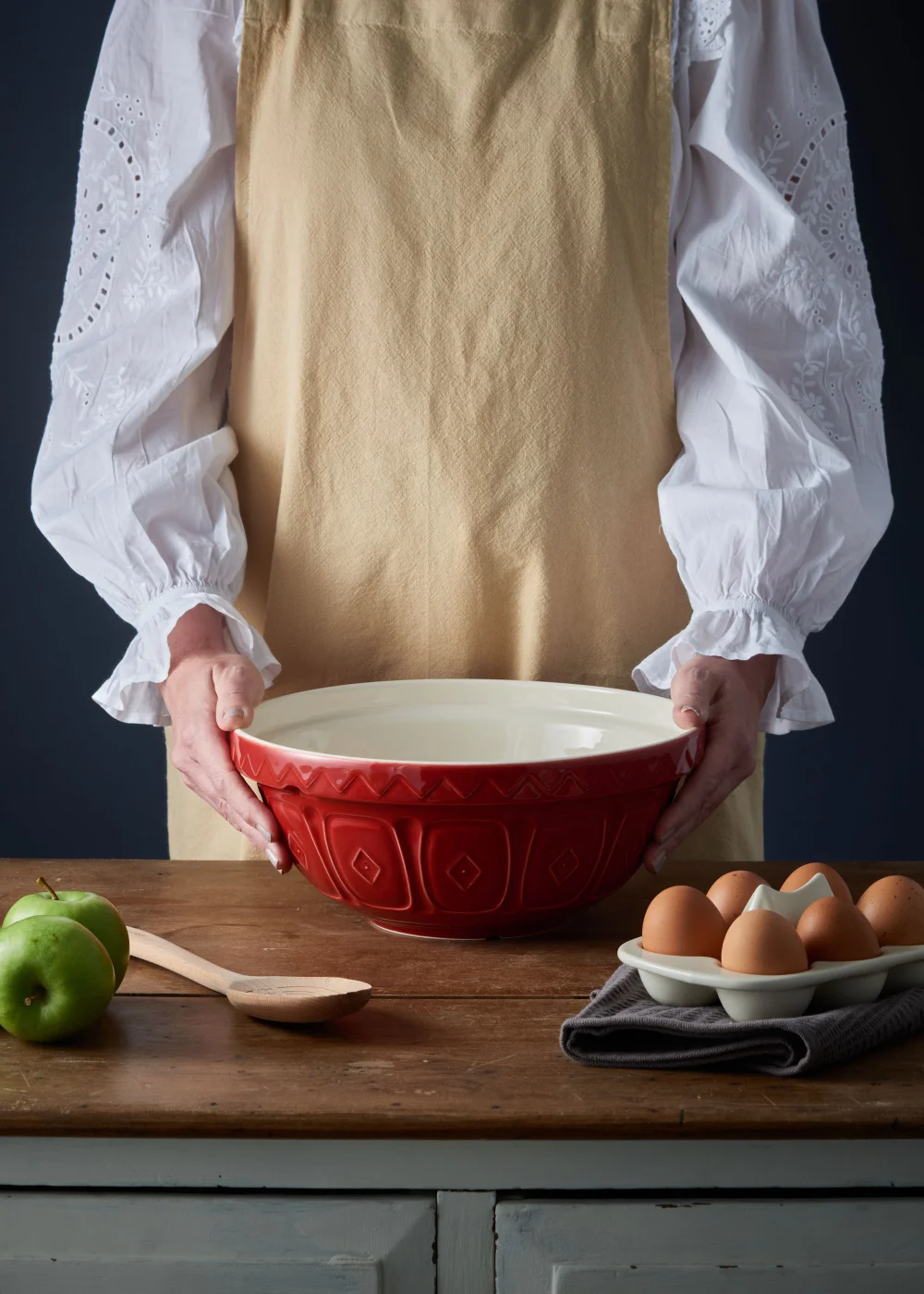 Mason Cash Red Mixing Bowl (26cm x 26cm x 12cm) Image 2