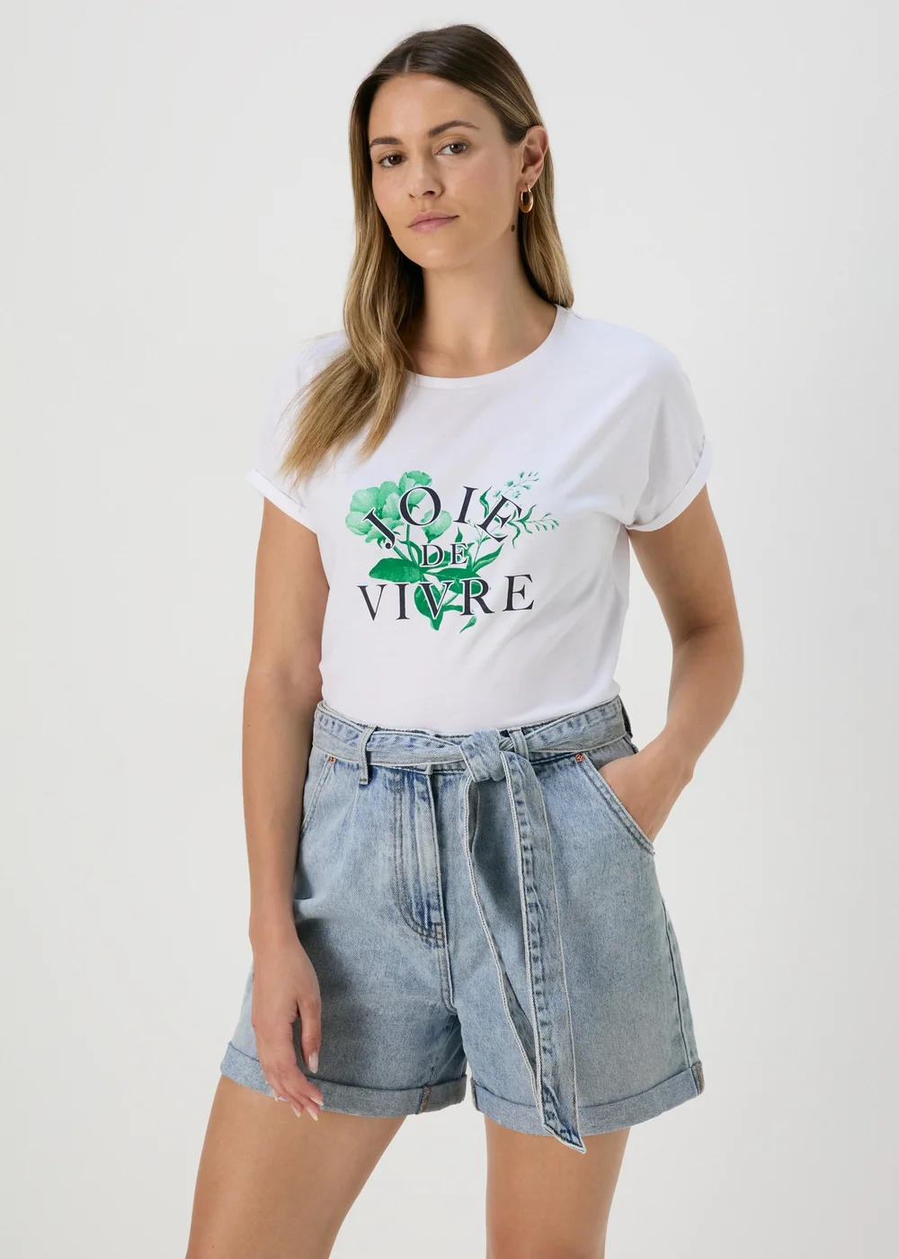 Light Wash Tie Waist Denim Shorts - 8 Image 4